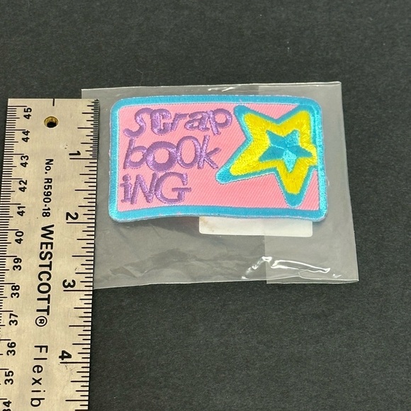 Girl Scout Brownie Scrap Booking Badge NEW IN PACKAGE - Picture 3 of 5